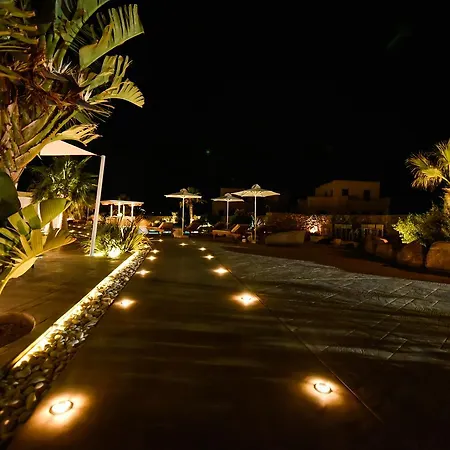 Queen Elegant Suites-3